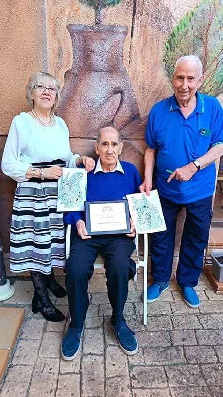 Blanca Plaza presents commemorative plaque to absent award recipient Carbonero