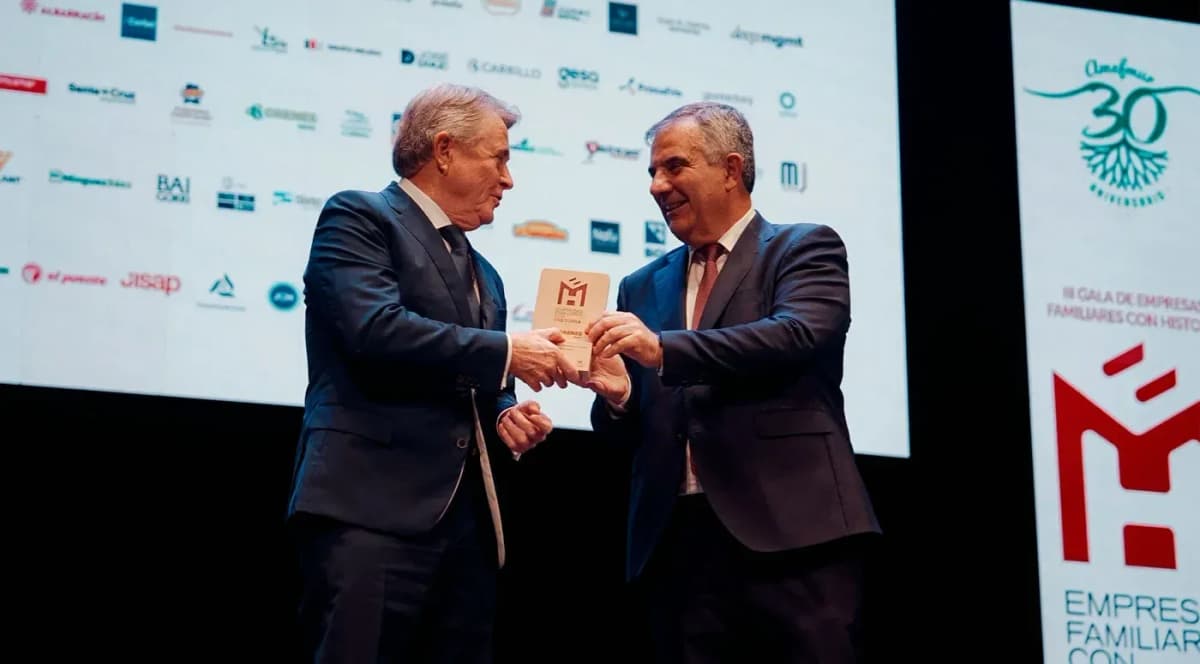 Grupo Orenes Receives AMEFMUR Recognition at Family Business Gala